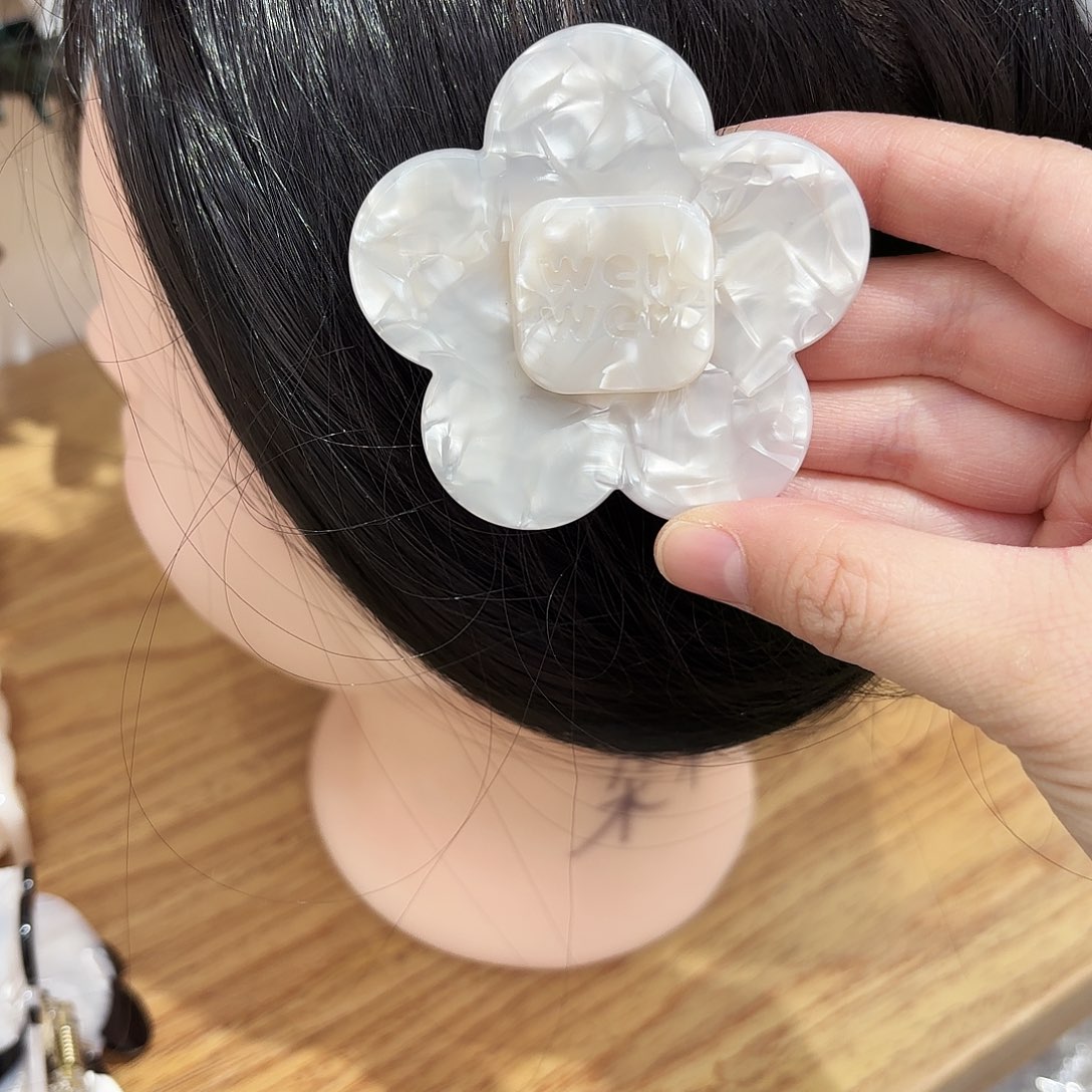 皮质铁合金大号花朵贝母