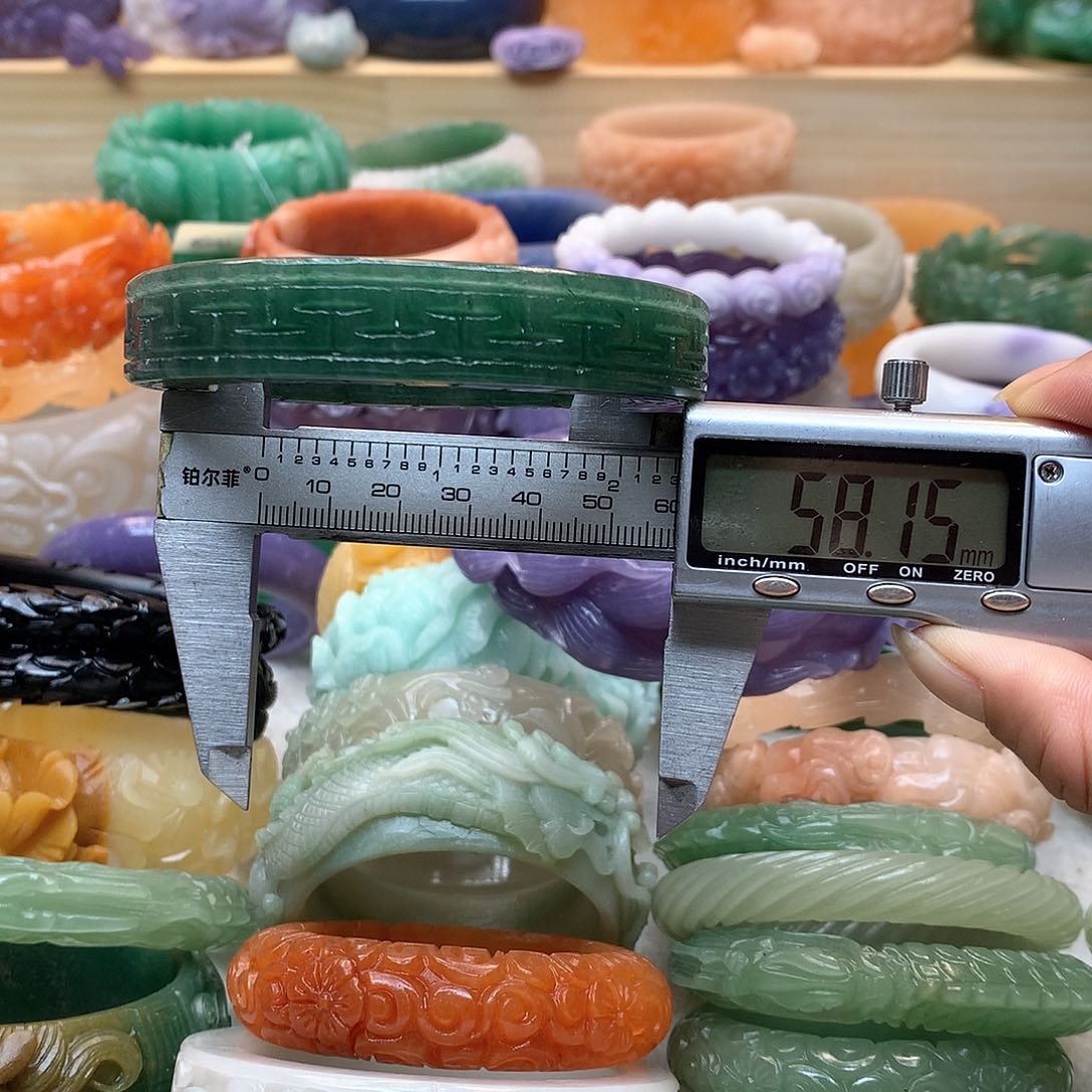 未镶嵌手镯石英质玉