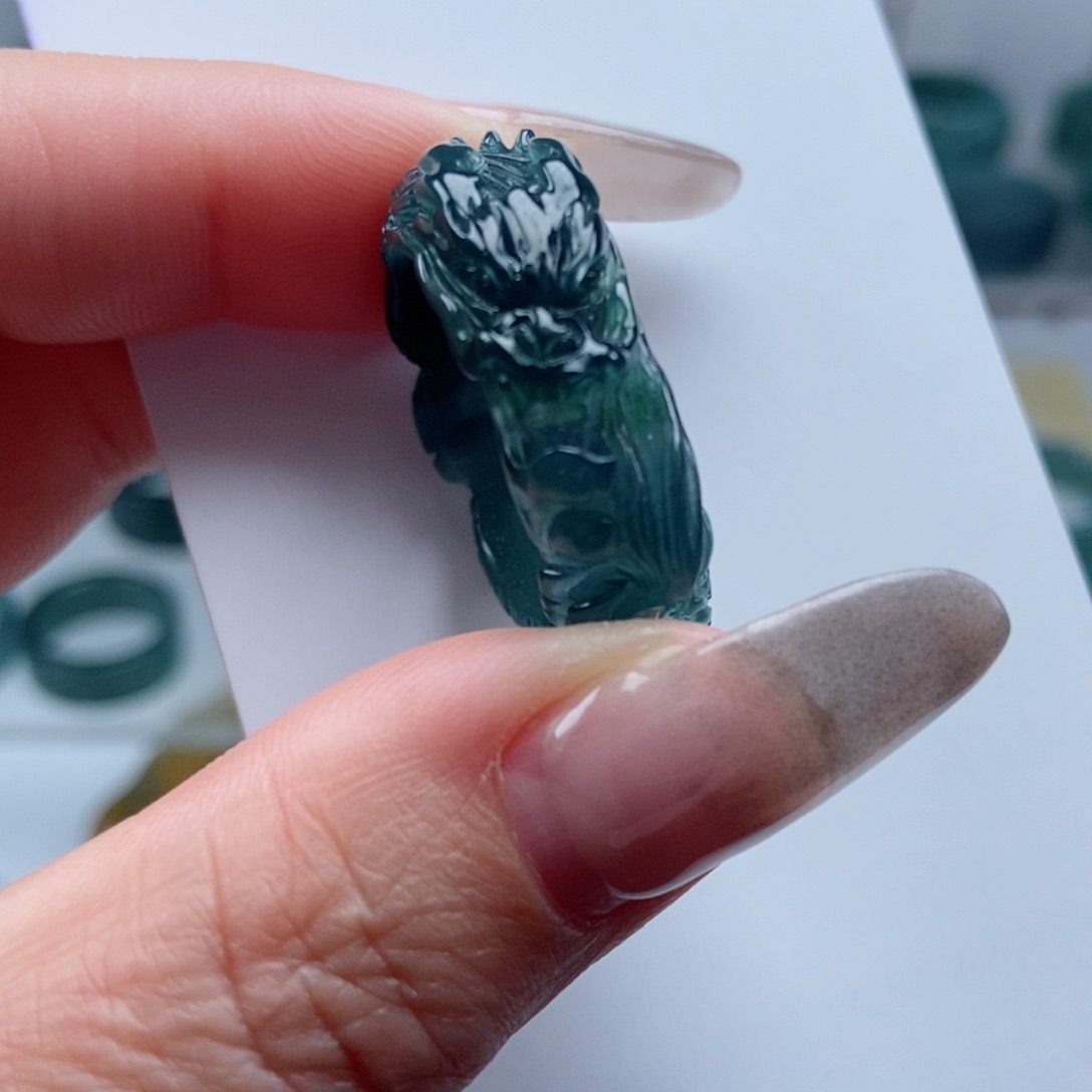翡翠戒指未镶嵌翡翠