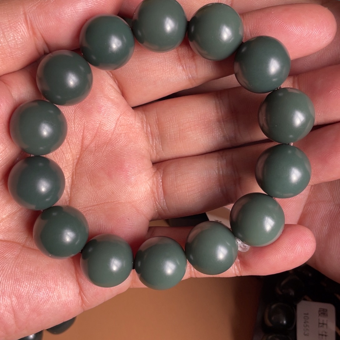 木***絮和田玉未镶嵌手链