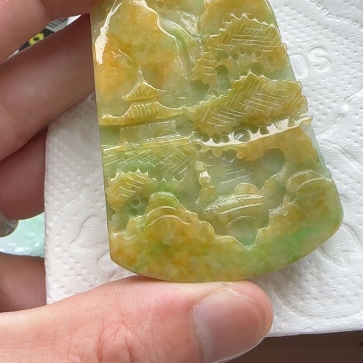 翡翠颈饰未镶嵌山水