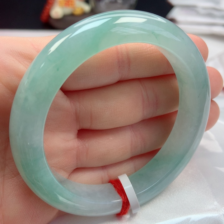 翡翠手镯未镶嵌56圈