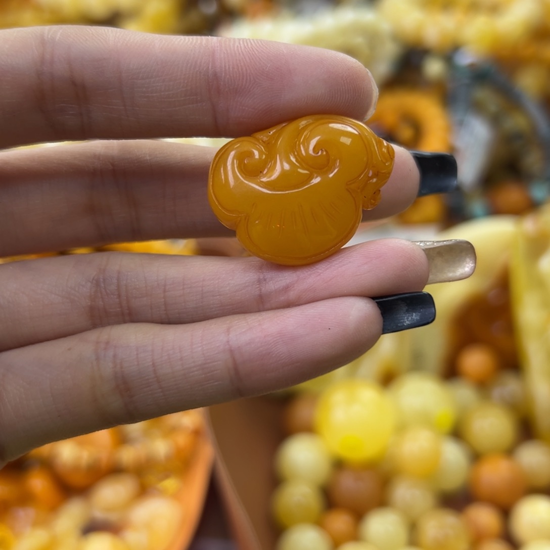 琥珀珠宝奇石未镶嵌