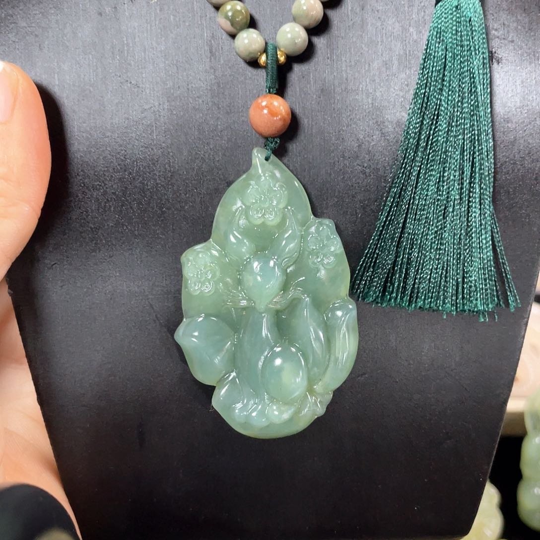 蛇纹石玉颈饰未镶嵌