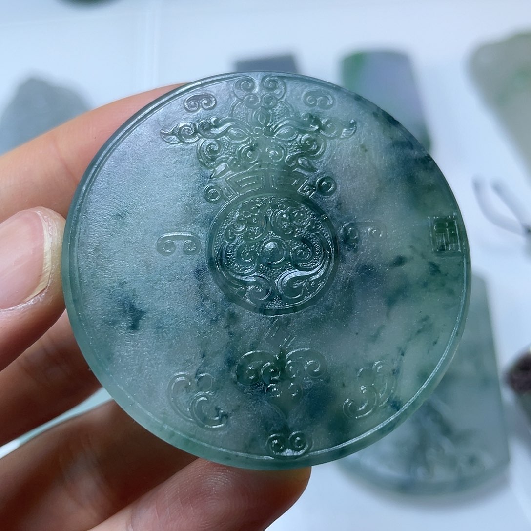 定制翡翠未镶嵌挂件