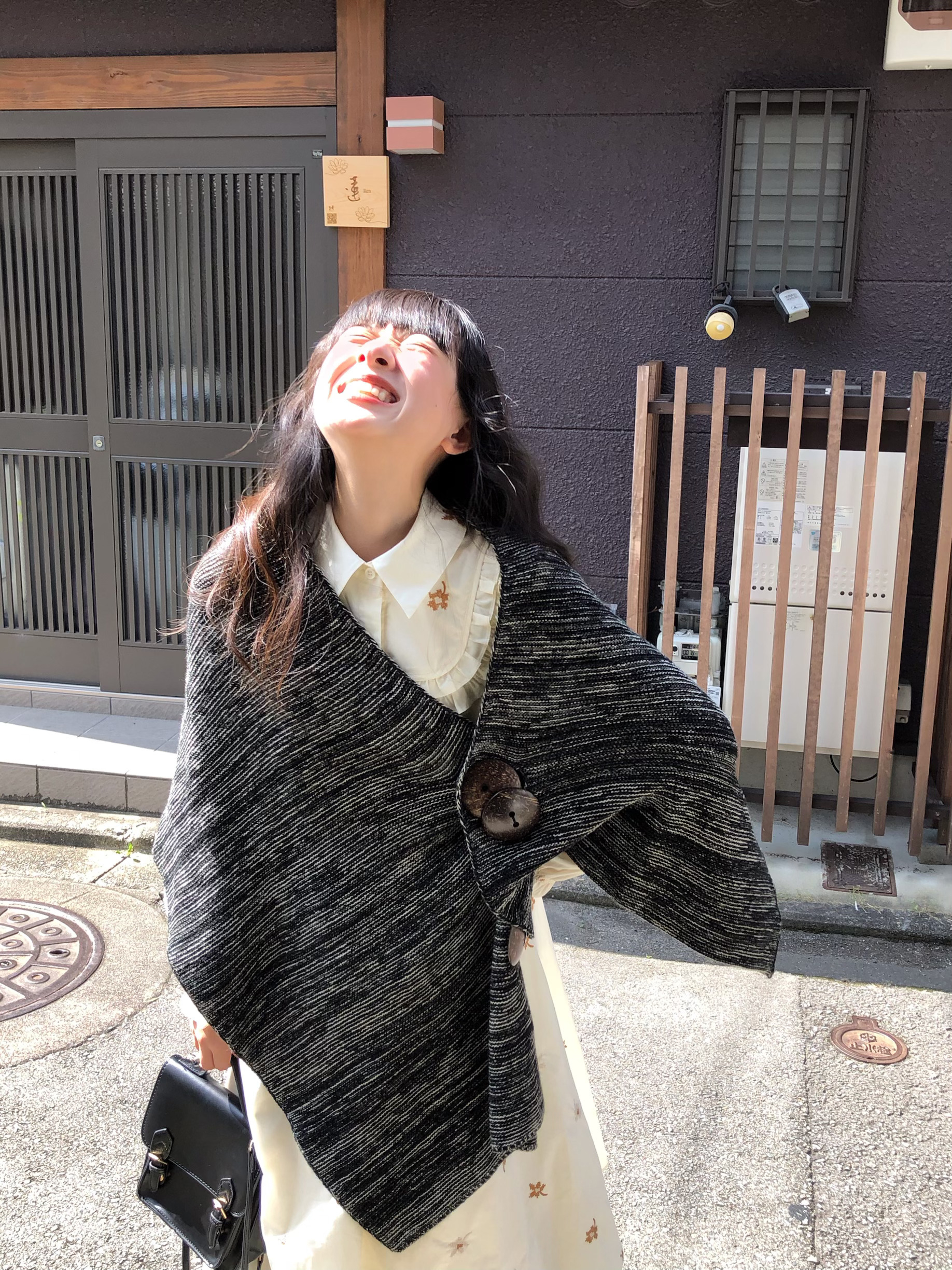 嘿山姥姥椰壳扣灰色披肩斗篷女外搭小坎肩披风