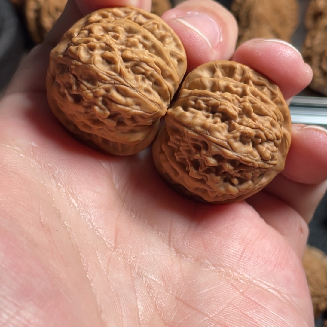 文玩核桃吊坠野生手捻