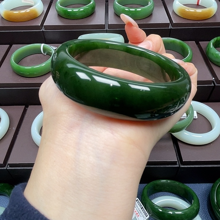 和田玉未镶嵌手镯