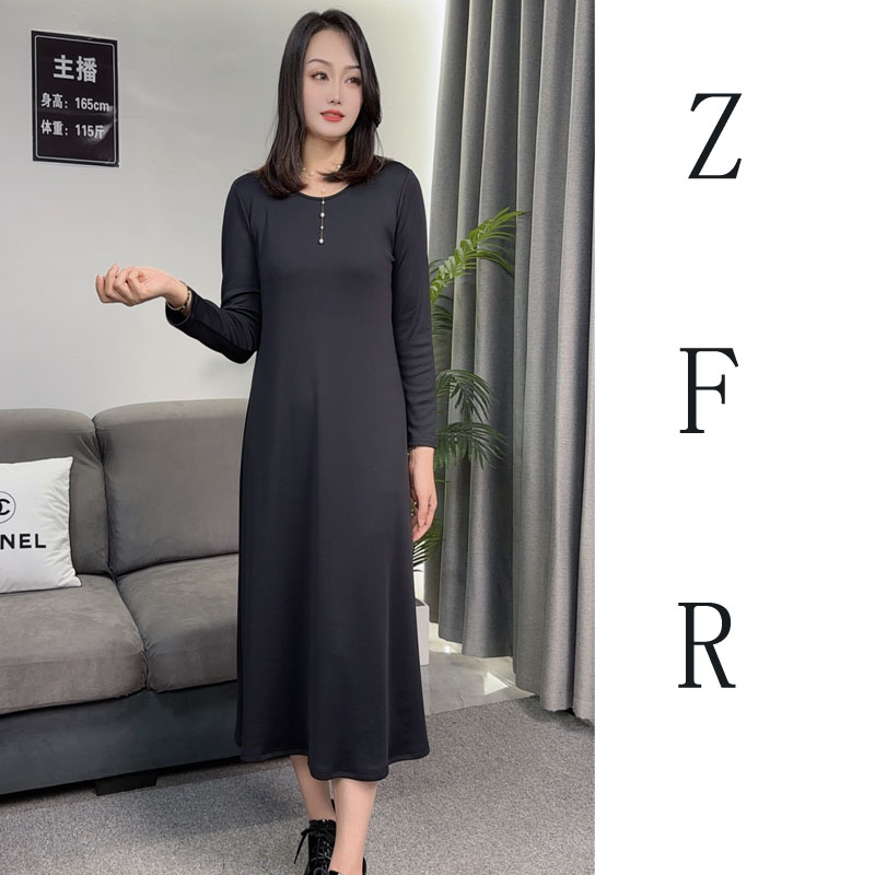 黑色赫本风长袖连衣裙女2025秋冬季新款百搭圆领显瘦打底内搭长裙