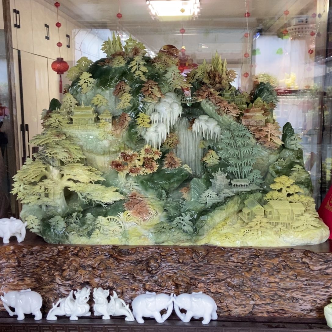 蛇纹石玉（覆膜）未镶嵌珠宝奇石