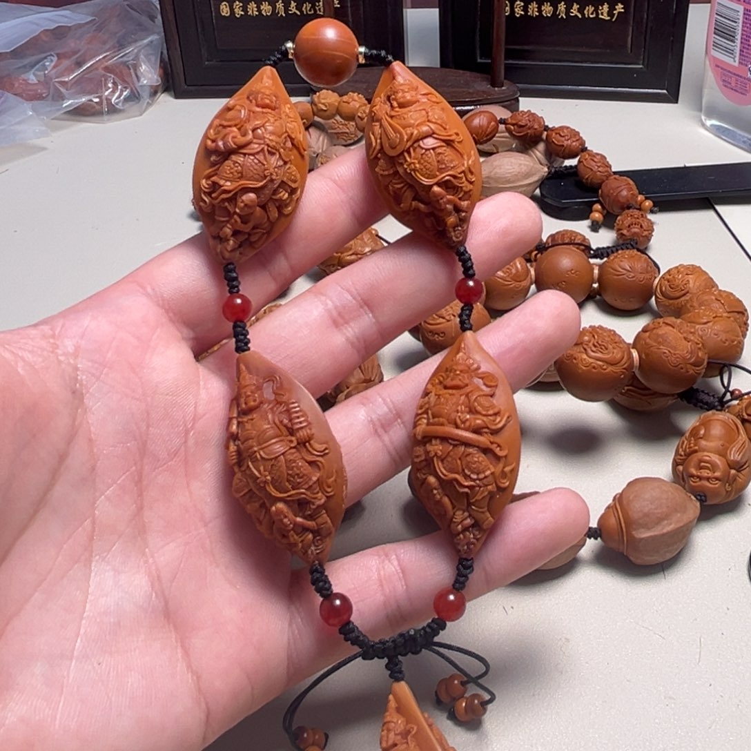 橄榄核吊坠大****来四大天王拜微驼