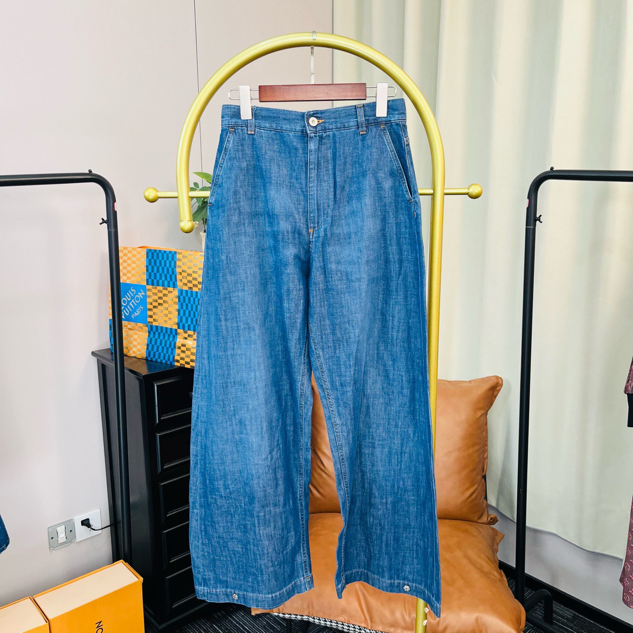 99新 LOEWE/罗意威 25新款背后皮牌logo牛仔长裤 36码