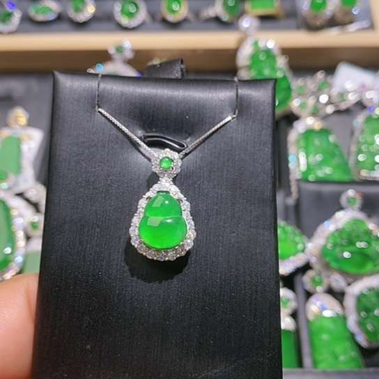 翡翠颈饰未镶嵌吊坠13