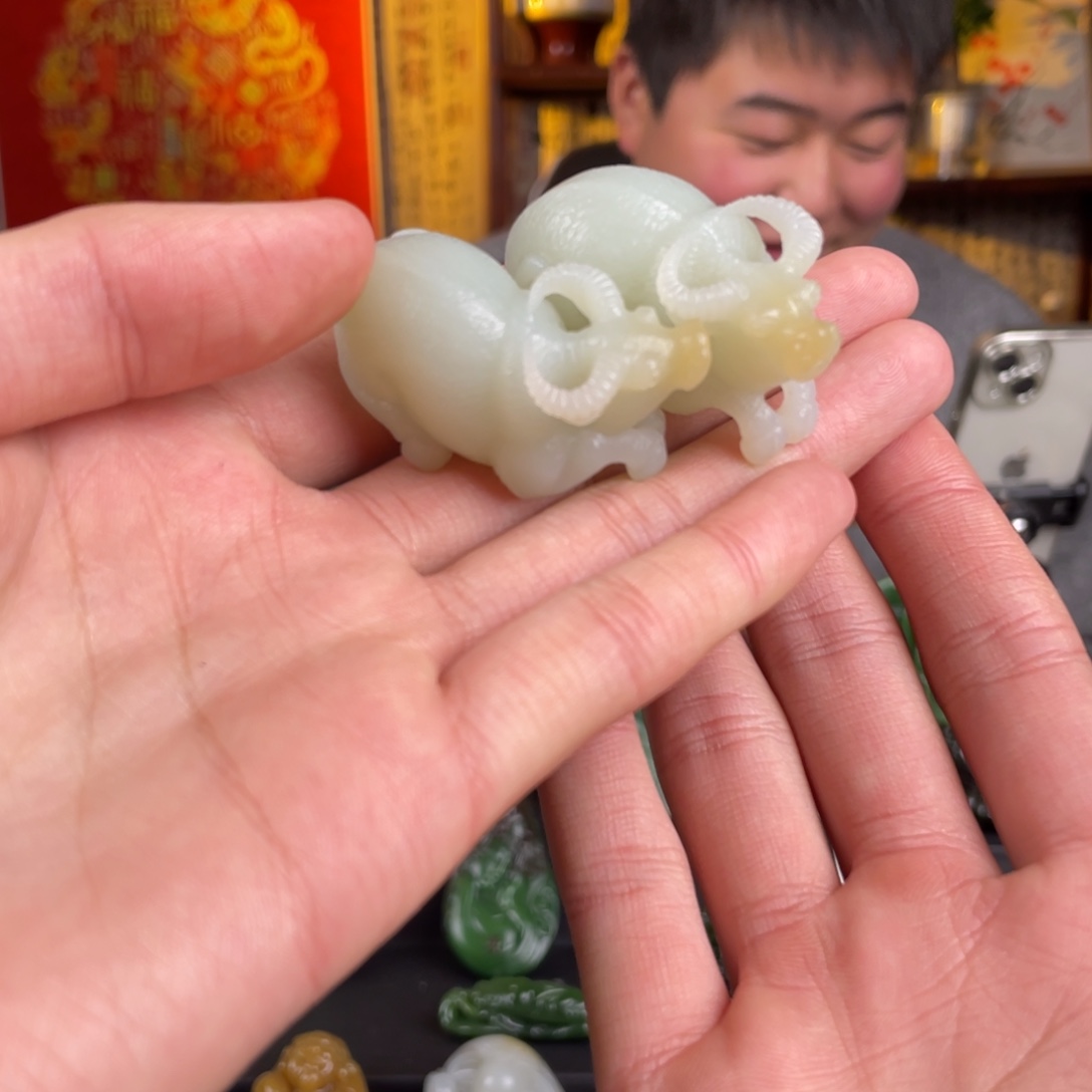 和田玉未镶嵌把件