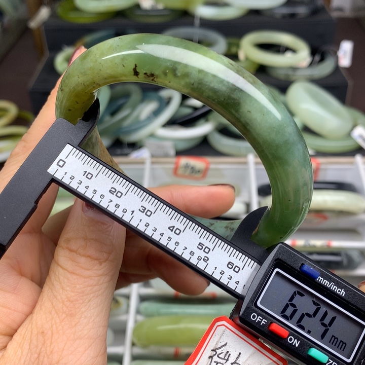 蛇纹石玉未镶嵌手镯988