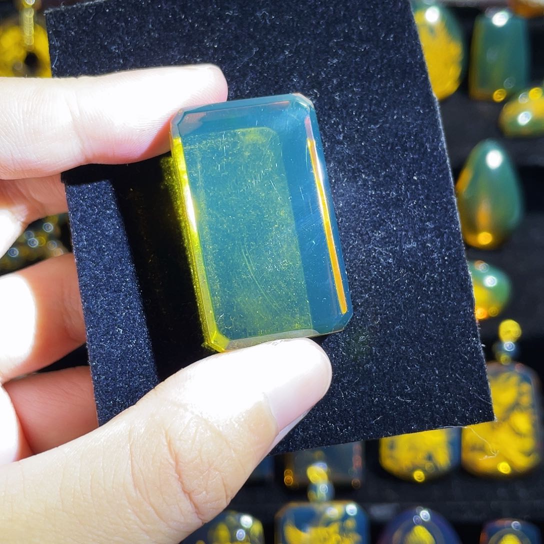 琥珀颈饰未镶嵌蓝珀净水冈牌