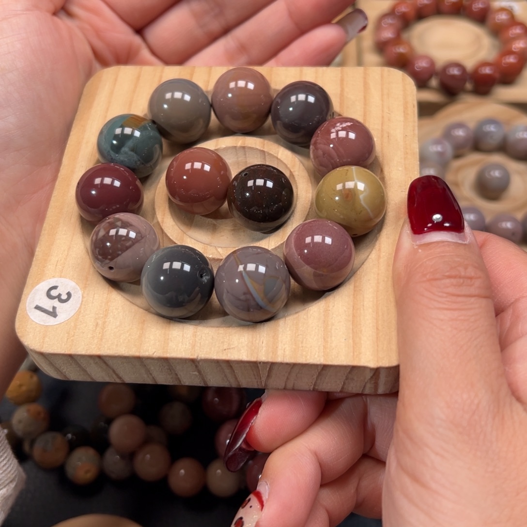 鱼***鹰石英质玉未镶嵌手链