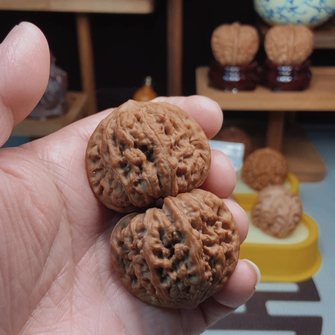 40尺矮桩平谷凹底核桃手把件！