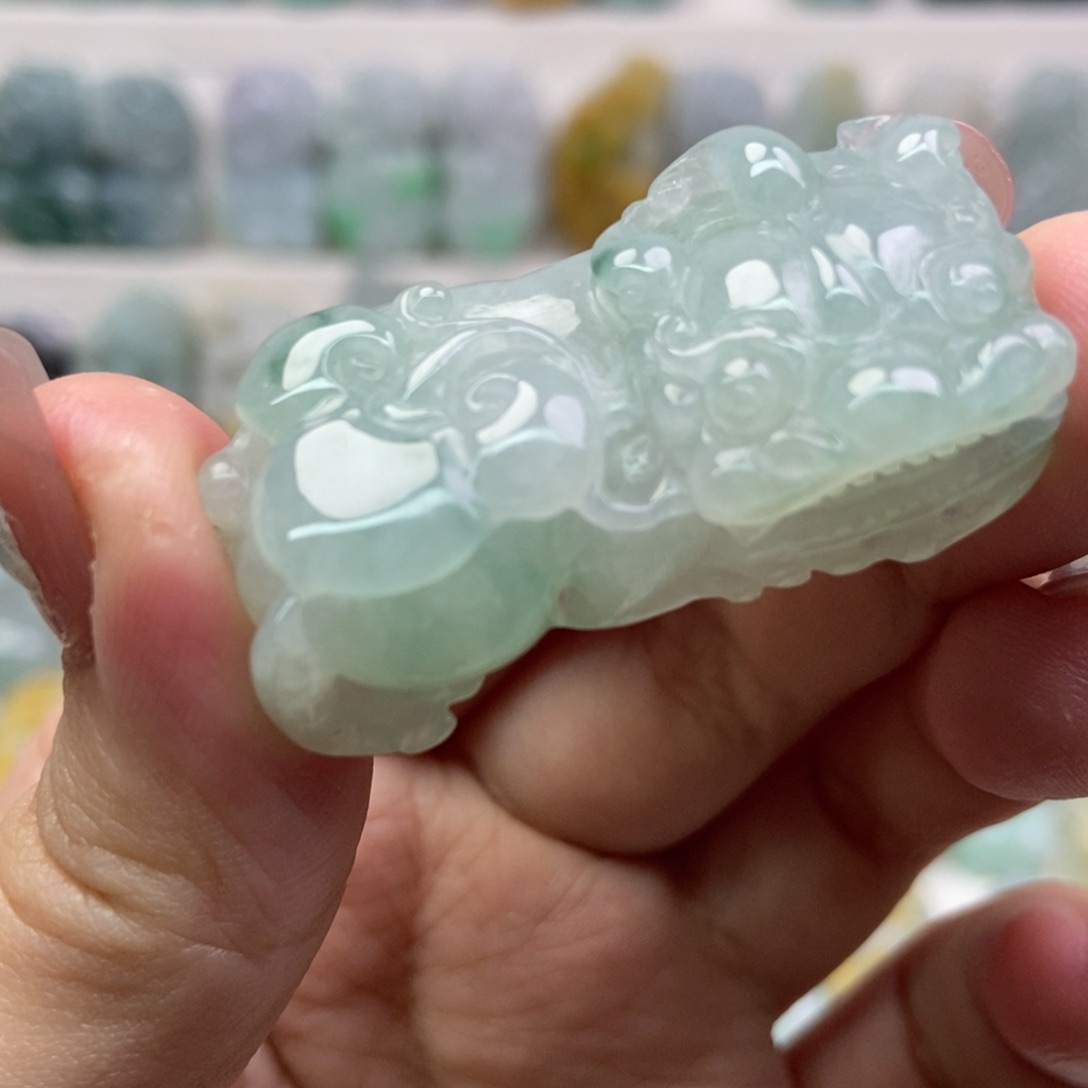 翡翠吊坠(赠链)未镶嵌