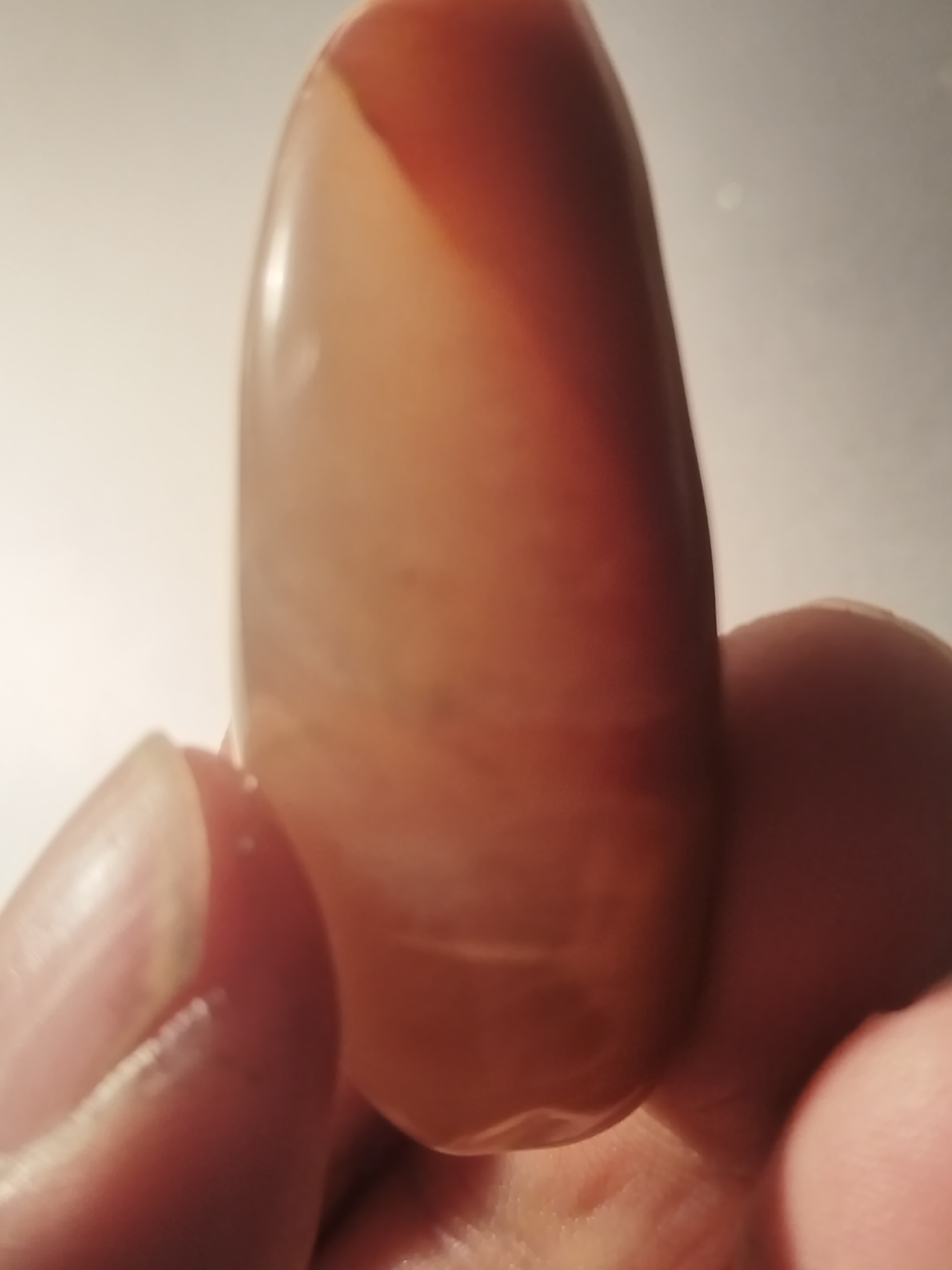 昌化红花冻原石挂件一枚