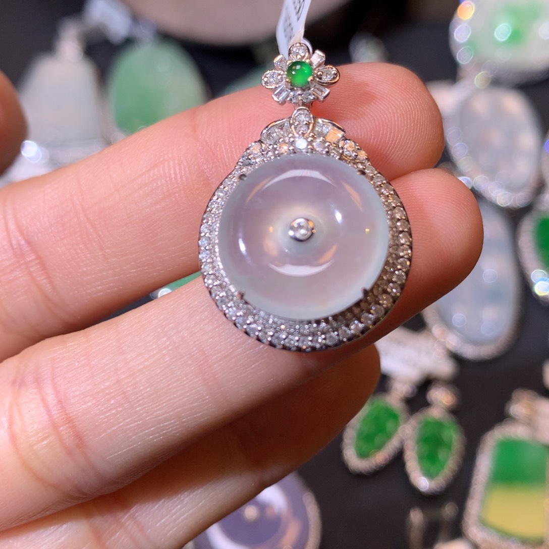 翡翠吊坠(不含链)18K金镶嵌