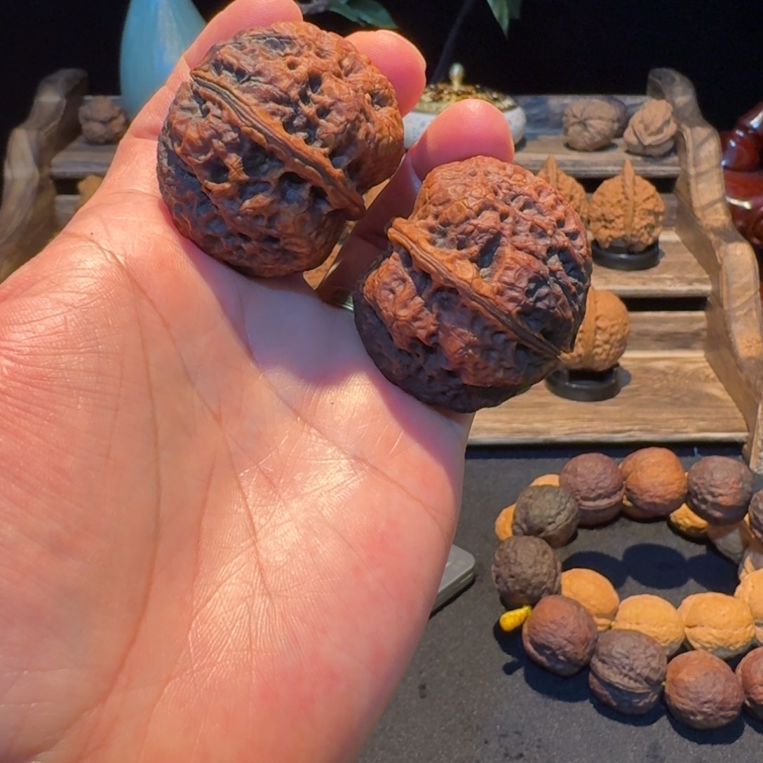 嘀***噜把件文玩核桃云南铁核桃52