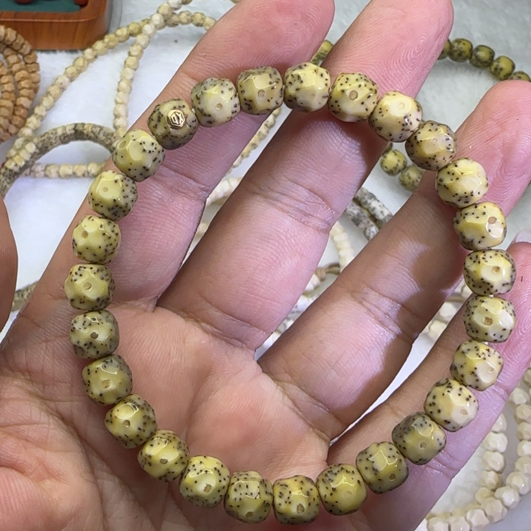 星月菩提吊坠鸡油黄8改糯冰带标22k