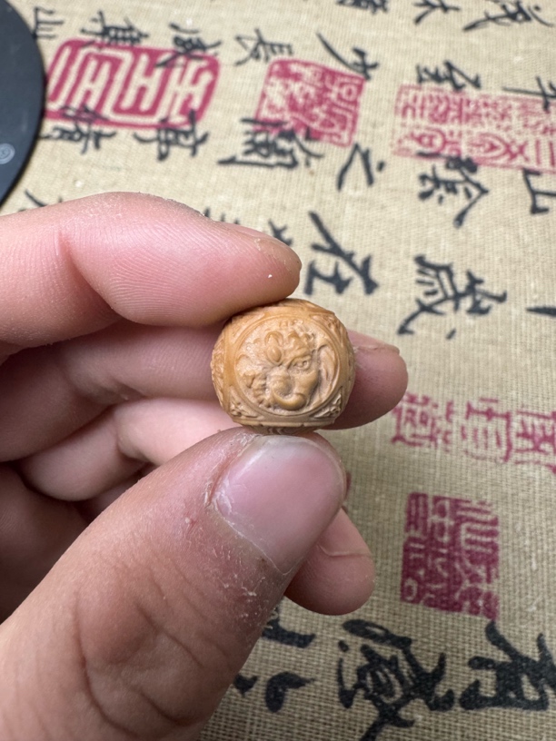 猴头核桃精工雕刻单珠象神