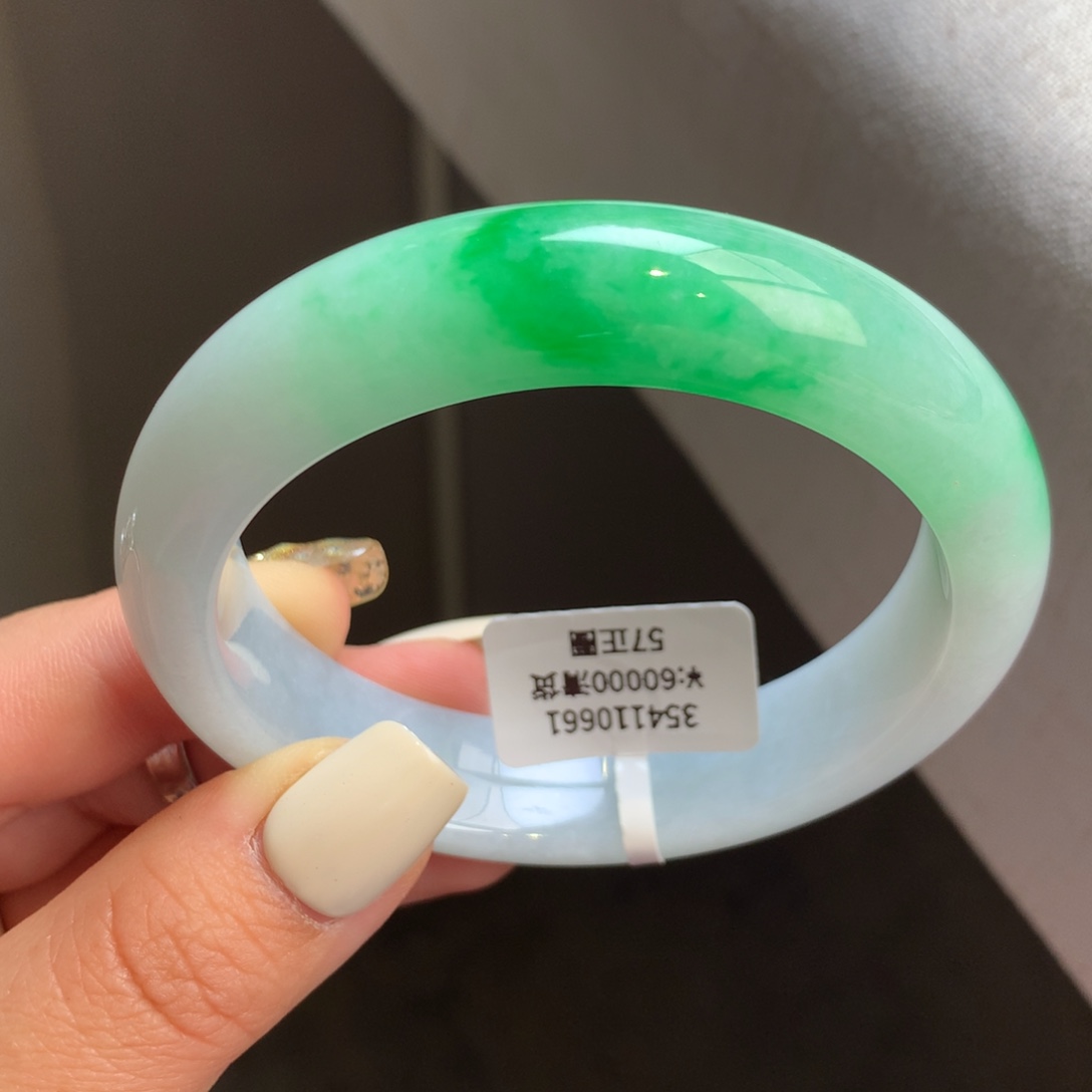 翡翠手镯未镶嵌阳绿白底青正圈手镯（强烈推荐）