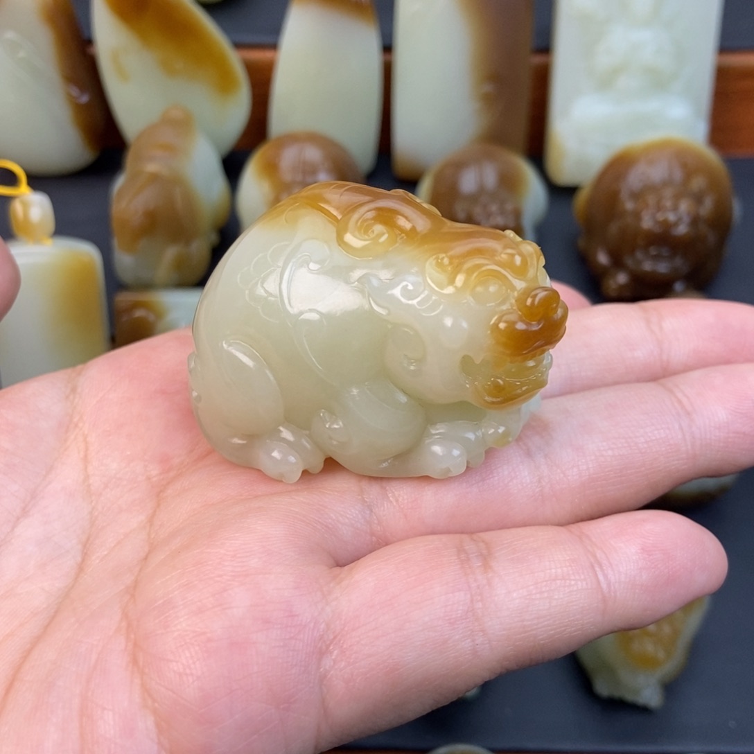 颈饰未镶嵌和田玉（糖玉）普*