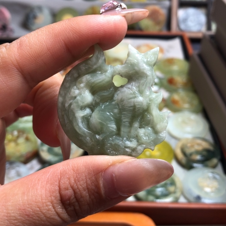 蛇纹石玉未镶嵌岫玉吊坠