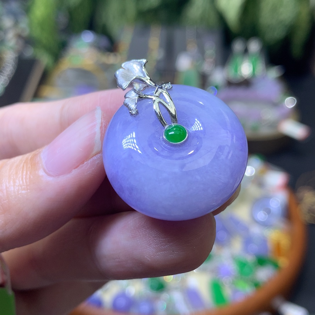 颈饰18K金镶嵌翡翠