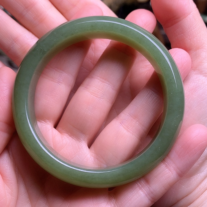 岫岩河磨玉（透闪石质玉）手镯未镶嵌