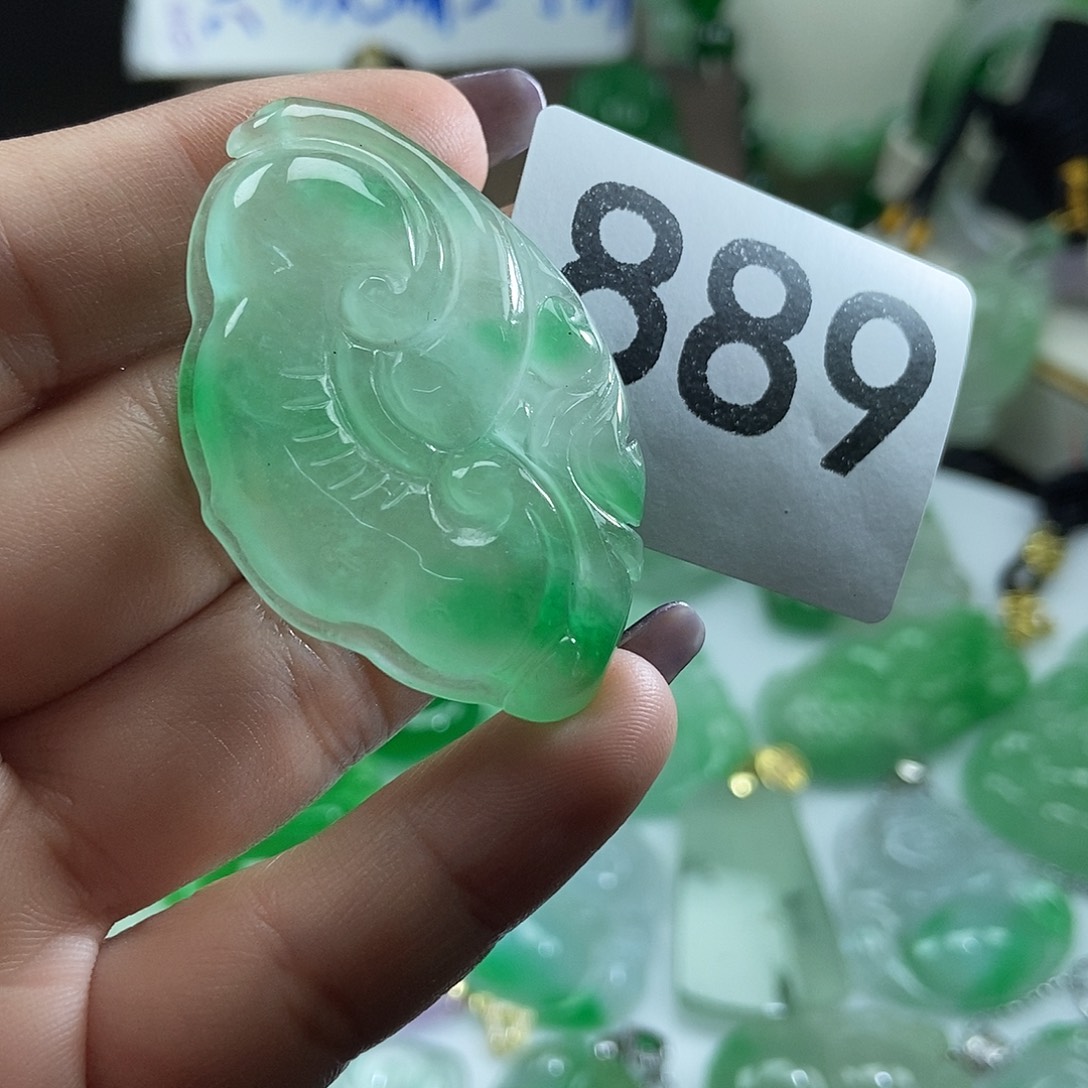 翡翠未镶嵌吊坠(赠链)