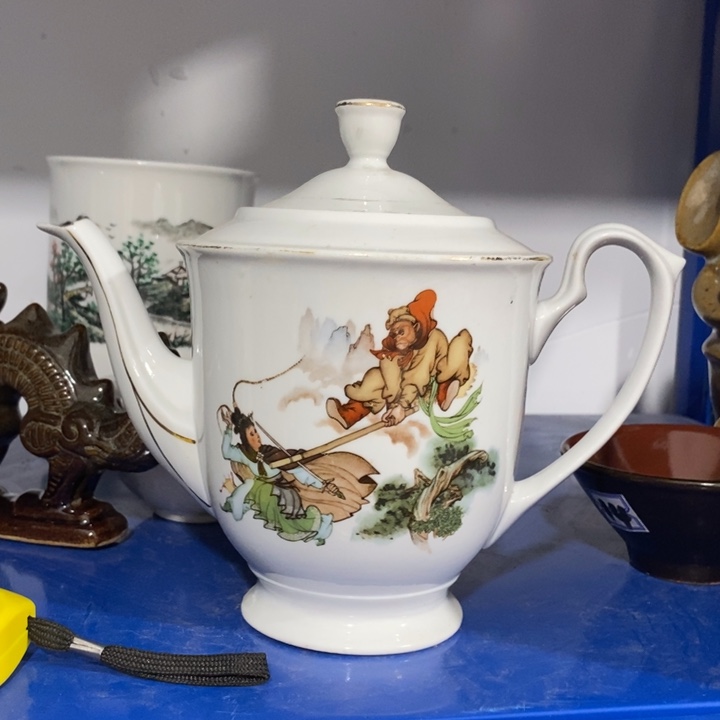 瓷片一厂三打奖杯茶壶微脱金约800ml