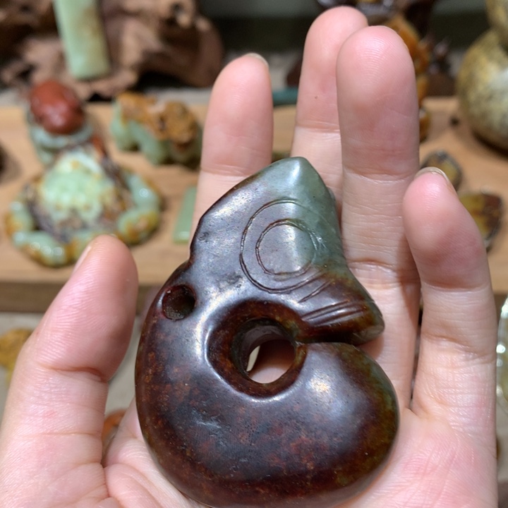 未镶嵌岫岩河磨玉（透闪石质玉）把件