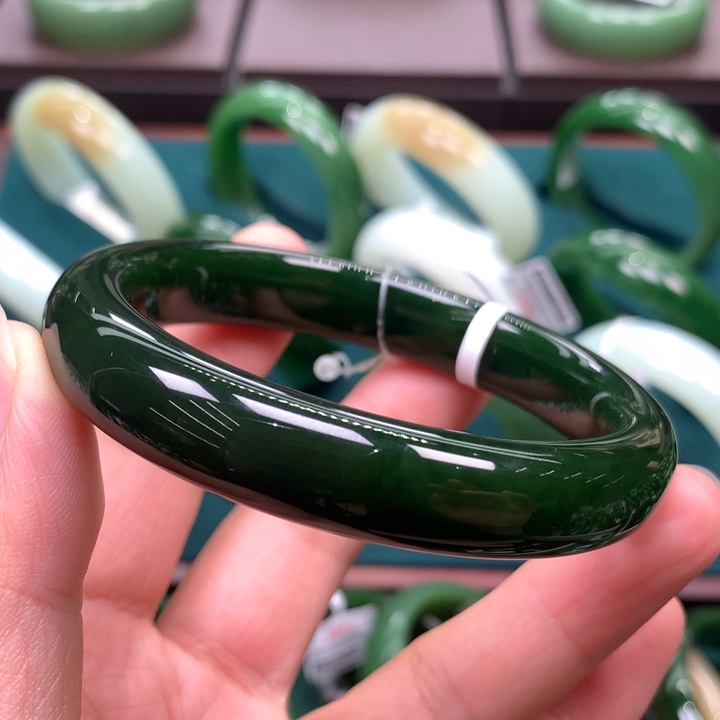 未镶嵌手镯和田玉（碧玉）