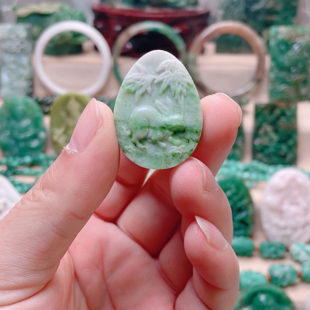 独山玉未镶嵌颈饰