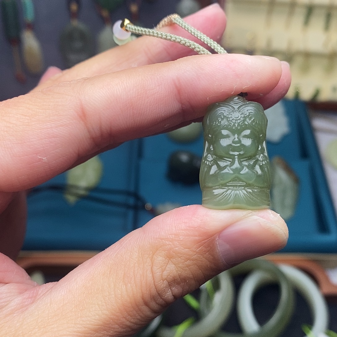 和田玉未镶嵌颈饰