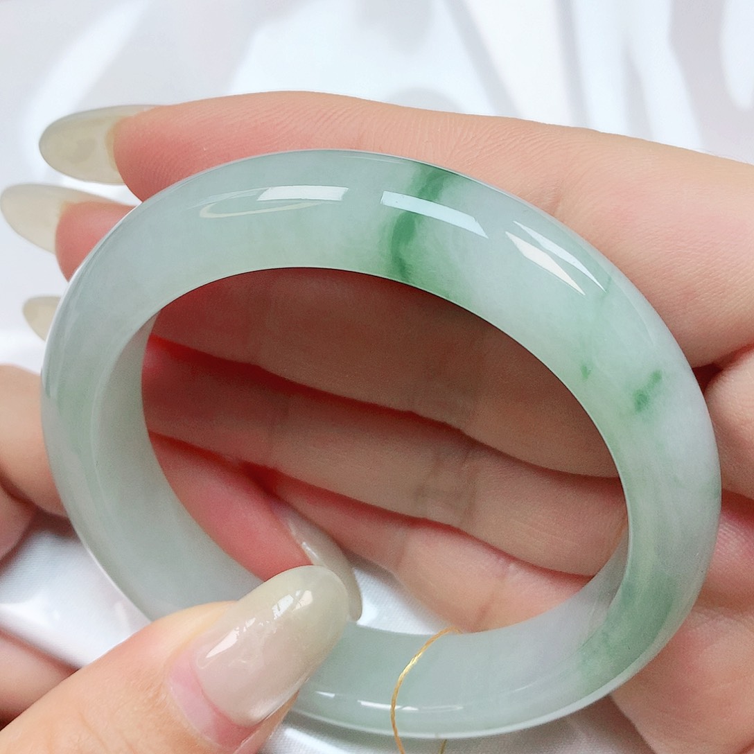 翡翠手镯未镶嵌抖音686