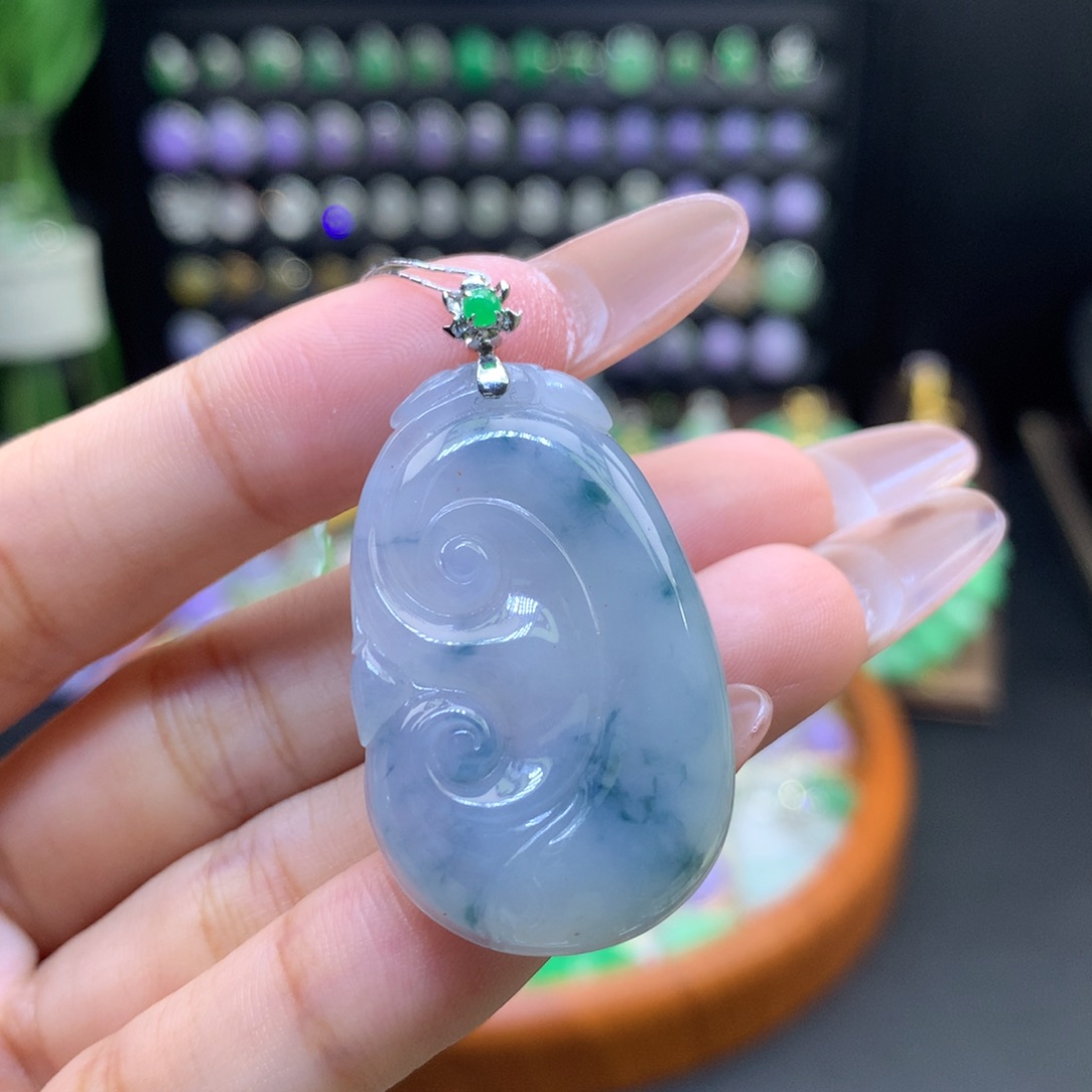 翡翠18K金镶嵌颈饰