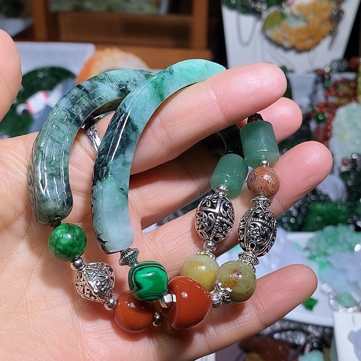 微***可翡翠未镶嵌吊坠(赠链)