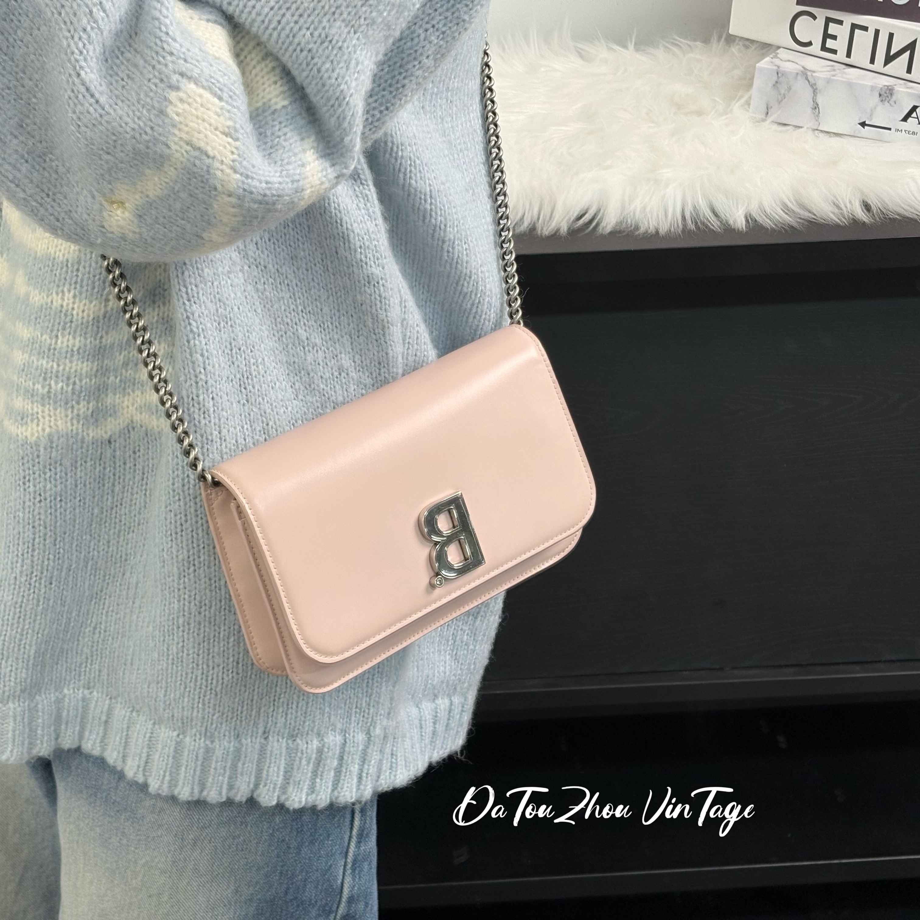 95新 Balenciaga/巴黎世家 粉色翻盖链条斜挎包z