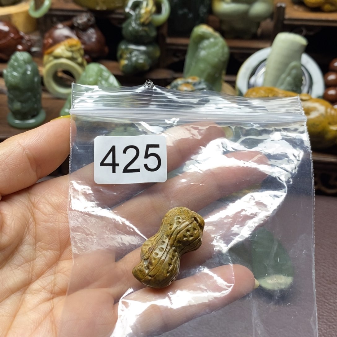 未镶嵌岫岩河磨玉（透闪石质玉）把件