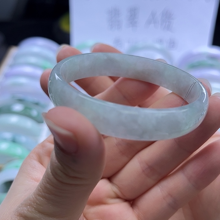 翡翠手链未镶嵌盼盼