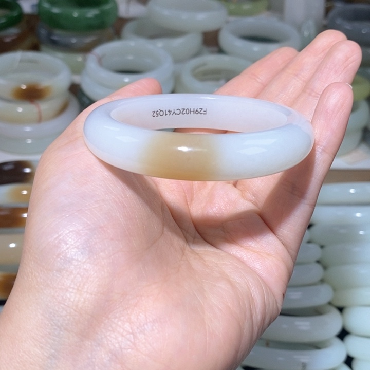 和田玉手镯未镶嵌糖白镯52