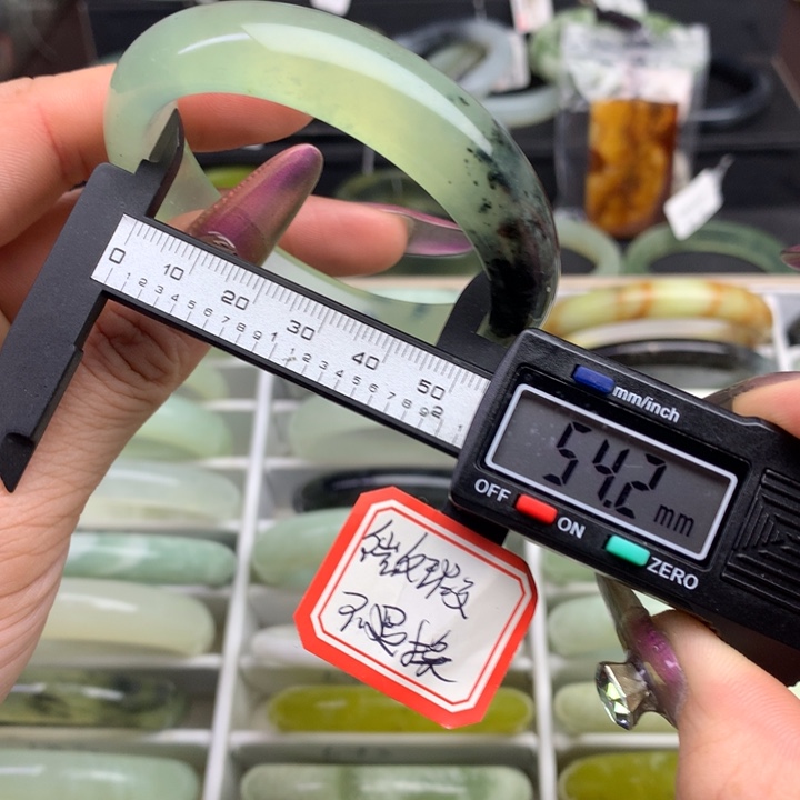 蛇纹石玉手镯未镶嵌701