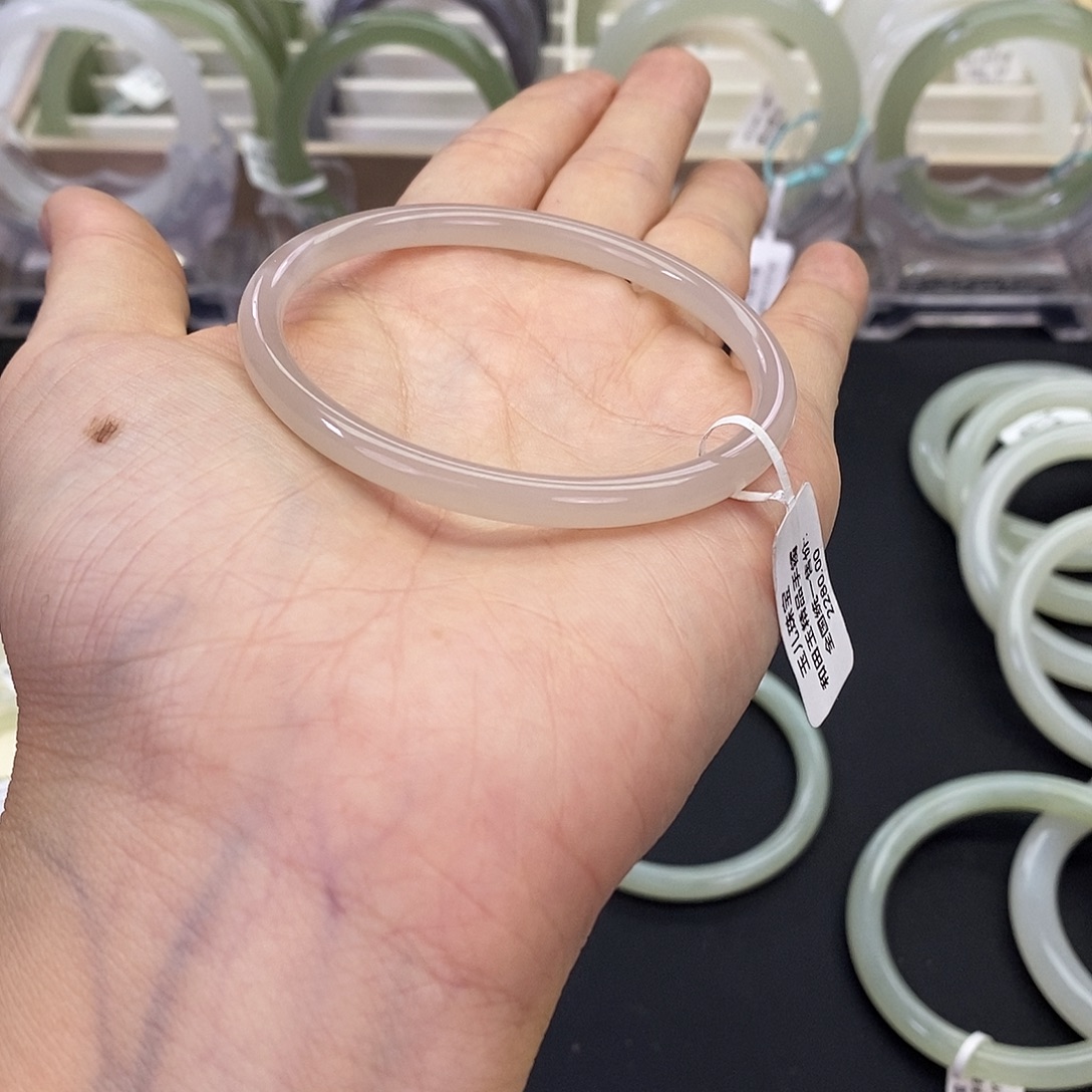 和田玉未镶嵌珠宝奇石5556