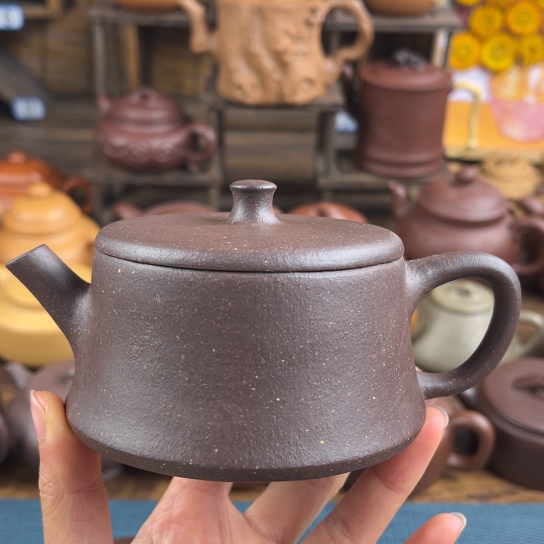 紫砂茶壶手工制作工艺精湛