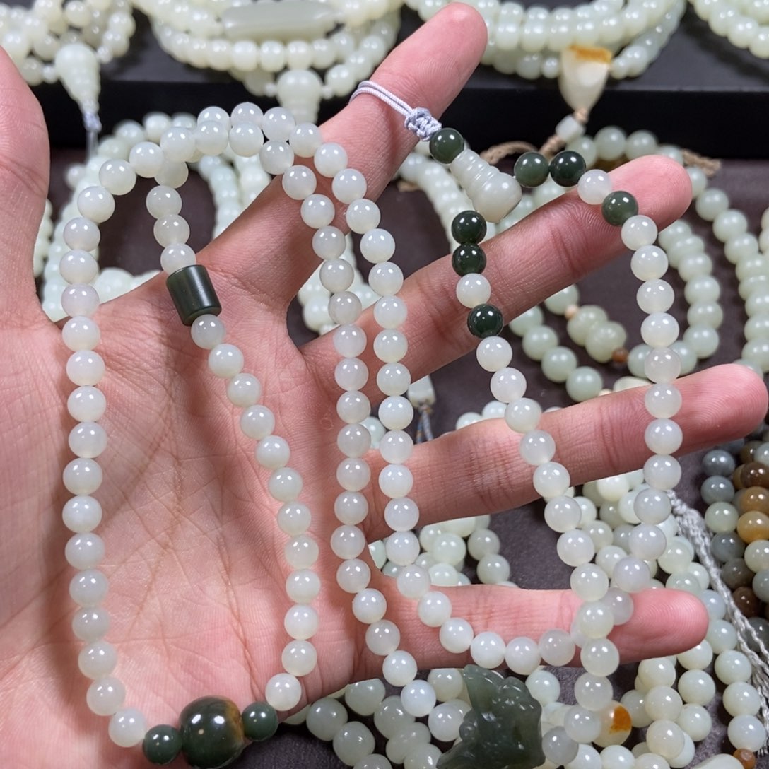 和田玉未镶嵌把件